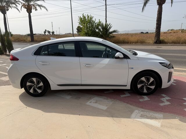 HYUNDAI IONIQ COMFORT 1.6 HEV AUTO SPANISH LHD IN SPAIN 60000 MILES SUPERB 2017